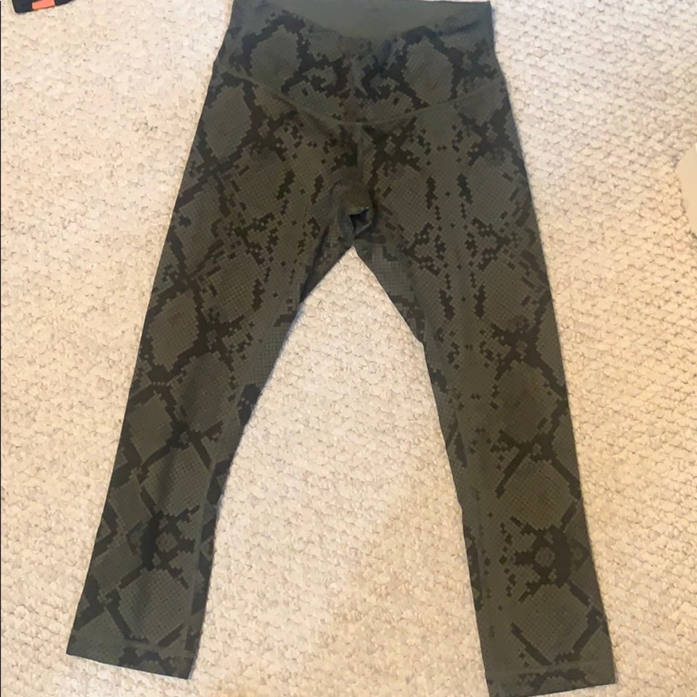 Lulu lemon cropped camo leggings